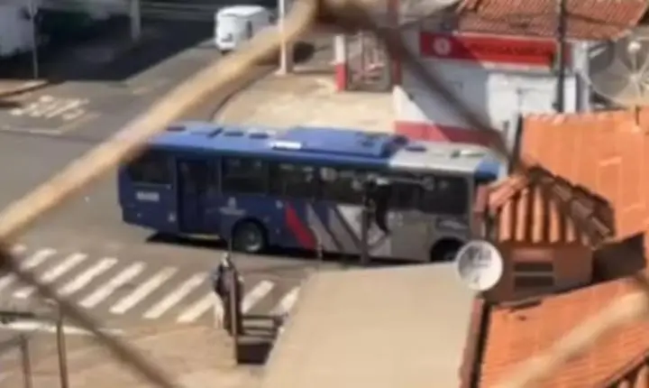 Homem é atropelado por ônibus metropolitano em Sumaré e levado à UPA