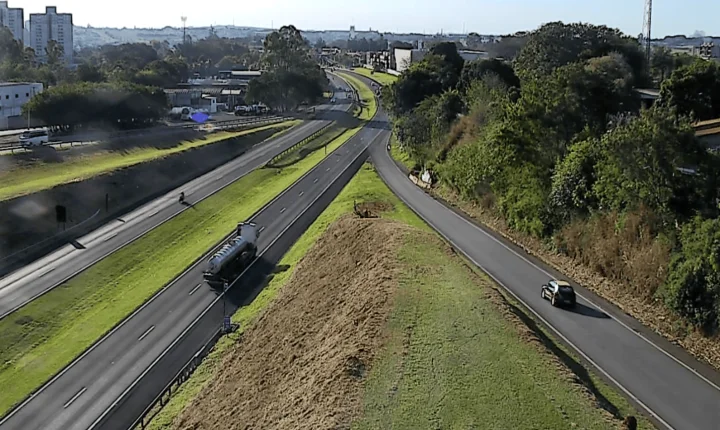 Obras de contenção interditam alça do Trevo do Metropolitan na SP-332 em Paulínia